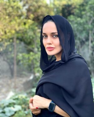 Maryam Qhajar Instagram - و تنها چیزی که گرممان میکنید
آتشِ🔥
مقدسِ
امیدواریست...
✨

#مريم_قجر #بازیگر #هنر #زن #سينما #تئاتر #ايران #بازیگران #هنری #بازیگران_زن #من #طبیعت #طبیعتگردی #طبیعت_زیبا #شمال #گردشگری #گلستان #گرگان #مازندران #جنگل #دریا #سفر #زندگی