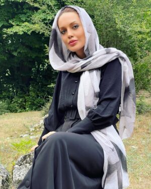 Maryam Qhajar Instagram - مردمان را عيبِ نهانی پيدا مکن که مر ايشان را رسوا کنی و خود را بی‌اعتماد.

👓

#سعدی #مريم_قجر #گلستان #آداب_صحبت #بازیگر #هنر #سينما #تئاتر #زندگی #هنری #ايران #طبیعت #طبیعتگردی #طبیعتگردی #طبیعت_زیبا #گردشگری #سفر #زن #گرگان #آرامش #شمال