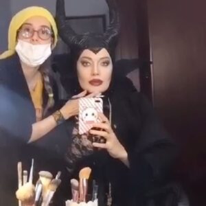Maryam Qhajar Instagram - نمايش پرسپكتيو🎭
مرداد و شهريور ١٤٠١
،پرديس تئاتر شهرزاد
گريمور عزيز،كيميا جان جواهري:
@javaheriikimiya
زن سياه پوش و ماليفيسنت