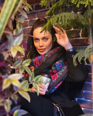 Maryam Qhajar Instagram - ☕️
@sansevieria.cafe 🪴

#مريم_قجر #هنر #بازیگر #سينما #تئاتر #بازیگران_زن #زندگی #بازیگران #هنری #عکاسی_هنری #عكس #من #ايران #گرگان #گلستان #شمال #انرژی_مثبت #حس_خوب #آرامش #قهوه #دوست #بازی #استایل #پرتره #زمستان #زمستانه #هنرپیشه #گل #رفیق