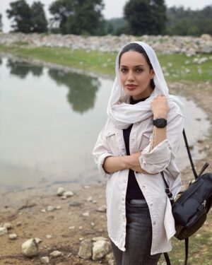 Maryam Qhajar Instagram - در تاریکی همه ما شبیه همیم … !

#مريم_قجر#بازیگر #سينما #تئاتر #هنر #سريال #ايران #هنری #طبیعت #طبیعتگردی #طبیعت_زیبا #گردشگری #طبیعت_گردی #من #سفر #گلستان #شمال #گرگان#مازندران #زندگی #زن #آرامش #دریا #استایل #مد #پرتره