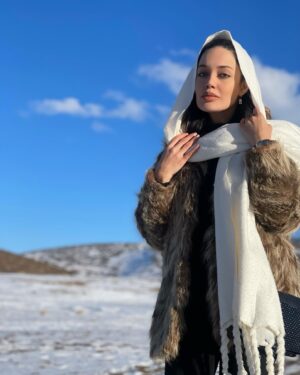 Maryam Qhajar Instagram - ‌
برف می بارید و ما خاموش
فارغ از تشویش 
نرم نرمک راه می رفتیم....

#مهدي_اخوان_ثالث #مريم_قجر #بازیگر #هنر #زن #سينما #تئاتر #برف #زمستان #بازیگران #بازی #بازیگران_زن #زندگی #هنری #بازیگران #من #گرگان #گلستان #طبیعت #طبیعت_گردی #اشعار #ايران #انرژی_مثبت #حس_خوب #آرامش #شمال #جنگل #زمستانه