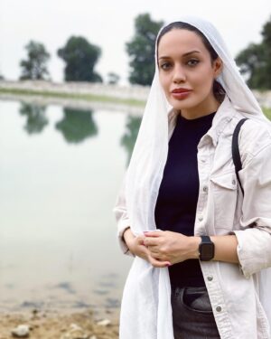 Maryam Qhajar Instagram - در تاریکی همه ما شبیه همیم … !

#مريم_قجر#بازیگر #سينما #تئاتر #هنر #سريال #ايران #هنری #طبیعت #طبیعتگردی #طبیعت_زیبا #گردشگری #طبیعت_گردی #من #سفر #گلستان #شمال #گرگان#مازندران #زندگی #زن #آرامش #دریا #استایل #مد #پرتره
