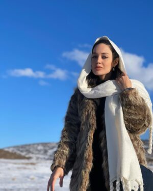 Maryam Qhajar Instagram - ‌
برف می بارید و ما خاموش
فارغ از تشویش 
نرم نرمک راه می رفتیم....

#مهدي_اخوان_ثالث #مريم_قجر #بازیگر #هنر #زن #سينما #تئاتر #برف #زمستان #بازیگران #بازی #بازیگران_زن #زندگی #هنری #بازیگران #من #گرگان #گلستان #طبیعت #طبیعت_گردی #اشعار #ايران #انرژی_مثبت #حس_خوب #آرامش #شمال #جنگل #زمستانه