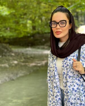 Maryam Qhajar Instagram - ‏همه خلاصه دنیای این روزهای ما این چند جمله است:

گویی مقدر شده بود که اینگونه زندگی کنیم
در میانِ همه چیز بلاتکلیف بمانیم
آنچه پیش می‌آید را دوست نداریم
و هر آنچه را دوست داریم پیش نمی‌آید...

#احمد_خالق_توفیق #مريم_قجر #بازیگر #سينما #گرگان #طبیعت #تئاتر #شمال #جنگل #بازیگران #بازی #ايران #گلستان #النگدره #ناهارخوران #طبیعتگردی #زندگی #زندگی_شاد #حس_خوب #انگیزشی #بازیگران_زن #هنرمند #هنرمندان_ایرانی