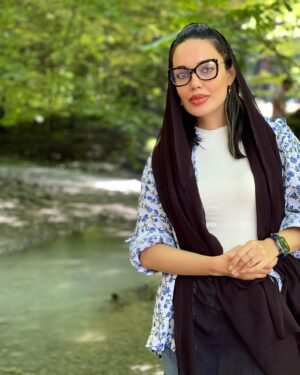 Maryam Qhajar Instagram - ‏همه خلاصه دنیای این روزهای ما این چند جمله است:

گویی مقدر شده بود که اینگونه زندگی کنیم
در میانِ همه چیز بلاتکلیف بمانیم
آنچه پیش می‌آید را دوست نداریم
و هر آنچه را دوست داریم پیش نمی‌آید...

#احمد_خالق_توفیق #مريم_قجر #بازیگر #سينما #گرگان #طبیعت #تئاتر #شمال #جنگل #بازیگران #بازی #ايران #گلستان #النگدره #ناهارخوران #طبیعتگردی #زندگی #زندگی_شاد #حس_خوب #انگیزشی #بازیگران_زن #هنرمند #هنرمندان_ایرانی