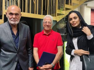 Maryam Qhajar Instagram - پرديس سينمايي هروي ،لحظاتي بسي ارزشمند با اساتيد پيشكسوت عزيز
@jamshid.hashempour.official 
@khamsehofficial 
تشكر از كانون ملي هنرمندان و مدير روابط عمومي اقاي بهرامي پور كه ترتيب اين دورهمي رو دادند .
١٤٠٢/٤/٢٦

@alirezabahramipoor.official 

#مريم_قجر #بازیگر #هنر #سينما #تئاتر #سریال #بازیگران #هنری #هنرمندان #هنرمند #هنرمندان_ایرانی #علیرضاخمسه #جمشيدهاشم_پور #ايران #تهران #عكس #عکاسی