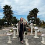 Maryam Kavyani Instagram - . بهار می آید تا بگوید از دل سردترین و سخت ترین فصل سال هم می شود سر بر آورد ... می آید که شکوه روییدن را یادمان بیاورد زندگی همیشه قرین فراز است و نشیب ... نجابت با صبر و شکیبایی همیشه پاداش اش نو شدن است… از سختی ها نهراسیم بهارانه سر برآوریم زیبا و پر غرور ... ……. #مریم_کاویانی#نوروز_۱۴۰۳ #بازیگران_ایرانی #زندگی_زیباست
