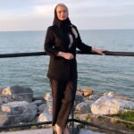 Maryam Kavyani Instagram - … به پا کردم قرار عاشقی با دریا را… من بگویم ، او بشنود ، و بشوید ، همه غم ها را…❤️ #دلی #دریا #مریم_کاویانی