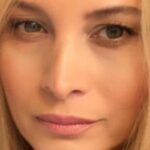 Maryam Kavyani Instagram - . خدا را دوست دارم از هرچه دارم ، درکنار او دارم…❤️✨ … خوشحال می شویم ، می گوییم خدایا شکرت… مریض میشویم می گوییم ،خدایا طلب شفا دارم… شکست میخوریم، می گوییم خدایا کمک کن… آرزو میکنیم ،می گوییم اگر خدا بخواهد… حتی دلمان هم می شکند واگذار میکنیم به خدا… پس این پناه با ارزش را بیش از هر چه که دارم دوست خواهم داشت…✨🙏 …… #دلی#دلنوشته_کاویانی#۱۴۰۲ #مریم_کاویانی