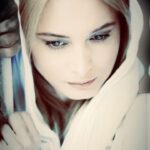 Maryam Kavyani Instagram - . شکوه و جلال این جهان را نادیده گرفته ایم و برای هیچ به هم میپیچیم که برسیم به نتیجه ای که آخرش هم می شود هیچ… #دلنوشته_کاویانی#هیچ#جهان_زیبا#صلح