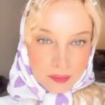 Maryam Kavyani Instagram - . روح پذیرنده من پلی است بین چالشهای زندگی و آرامش… اینگونه همیشه صبورم و آرام⭐️❤️ #دلی#باور_مثبت#مریم_کاویانی #قدرت_درون @maryam_kavyani @instagram