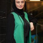 Maryam Kavyani Instagram - . انتخاب من سادگی همراه با کیفیت است تا همیشه حس خوب برایم بماند…🛍️ ………….. @iranzaminmezon @mahnoushteymourzadeh @nargesshoseinian @atefehbabaei__ 📸 مراسم اکران خصوصی عشق کوفی @kufis_love @hassan.akhondpour #زنان_موفق #زنان_کارآفرین #تولیدات_داخلی #زنان_طراحی_لباس