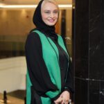 Maryam Kavyani Instagram - . انتخاب من سادگی همراه با کیفیت است تا همیشه حس خوب برایم بماند…🛍️ ………….. @iranzaminmezon @mahnoushteymourzadeh @nargesshoseinian @atefehbabaei__ 📸 مراسم اکران خصوصی عشق کوفی @kufis_love @hassan.akhondpour #زنان_موفق #زنان_کارآفرین #تولیدات_داخلی #زنان_طراحی_لباس