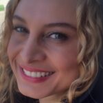 Maryam Kavyani Instagram - . #خوشبختی ✨🙏 چه خوشبختیم و آرام وقتی … توکل میکنیم به خدا☑️ اعتماد میکنیم به نشانه ها☑️ توجه میکنیم به فرصت ها☑️ لذت میبریم از داشته ها☑️ تلاش میکنیم برای آرزوها☑️ و مهمتر از همه… دوری میکنیم از آدمهای اشتباه☑️ #دلنوشته_های_من #دلنوشته_کاویانی