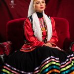 Maryam Kavyani Instagram - . مرور خاطرات خوب همیشه به من حس هیجان و شکرگزاری را میده… چقدر مریم جانم و تیمشون بینظیرند ⭐️❤️🌺 ……….. @maryamrahnama__ @maryamrahnamabeauty @falifilm @soodabesadat_makeup @panteaahairdresser #مریم_رهنما #مریم_کاویانی#میکاپ_آرتیست #هنرمندان_زن #زنان_ایران_زمین