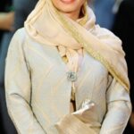 Maryam Kavyani Instagram - . میدانم که رویای تلخی است… ولی اگر… همه ما تاریخ پایان زندگیمان را میدانستیم ، روزها را چطور دیگری می شمردیم… هر کداممان تقویم جدایی داشتیم و بجای اضافه شدن به عدد روزها و عمرمان آنرا کم میکردم و شاید اینطوری بهتر بود… بیشتر از فرصت زندگی استفاده میکردیم… کمتر طمع داشتیم… بیشتر قدر همدیگر رامیدانستیم و کلا بدیها کمتر میشد. ………………………….. #دلنوشته#مریم_کاویانی#دلنوشته_کاویانی#تقویم_زندگی#دکلمه#صدای_ماندگار #دست_نوشته_های_من