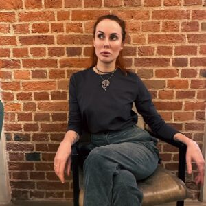 Maryana Romanova Instagram - Мои итоги года очень странные - как будто бы не год прошел, а пять. Время было очень эластичным - поместило невиданное количество событий. Возможно, именно поэтому я попала в зону турбулентности - финальными энергиями года стал аркан «Башня». Глобальное перемещение сил вокруг, формообразующая перестановка.