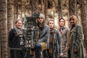 Mastane Mohajer Instagram - این گروه آرام
با فیلمی نو
#وحشی

This very calm group
with a new #Wild movie

#الهام_کردا 
#شراره_سروش 
#گلاره_کیازند 
#سودابه_خسروی 
#مستانه_مهاجر
📸#محمد_دارایی
