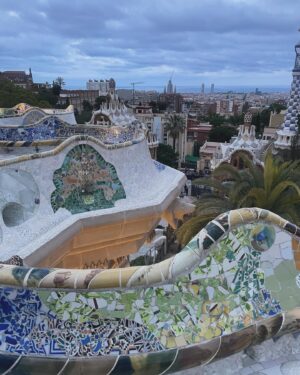 Matilda Lutz Instagram - Meravigliosa sfilata di @louisvuitton a Park Güell... grazie @nicolasghesquiere , I feel so lucky! 🧡