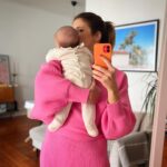 Matilde Breyner Instagram – Há 6 semanas a ser Mãe Koala 🐨 
Já se ri para a Mãe e para o Pai, e porque o Pai fala com ela em inglês, já quer palrar em americano. 
Os nossos filhos são sempre os melhores em tudo, não é?