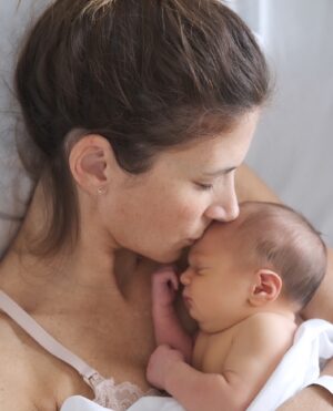 Matilde Breyner Instagram - “Diante do amor, ela arrepiou o coração:
Não tenho asas para tanto paraíso!”
Mia Couto

Mia 🩷 8 de Dezembro 2023