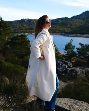 Matilde Breyner Instagram - Três dias na Serra da Estrela ✨ Deu para ter uma ideia do que é fazer malas com um bebé, perceber que é (quase) impossível ela não aparecer em todas as fotos e criar um novo wallpaper no tlm (última foto). Só não deu para ver neve. Nem vestir uma camisola, quanto mais…