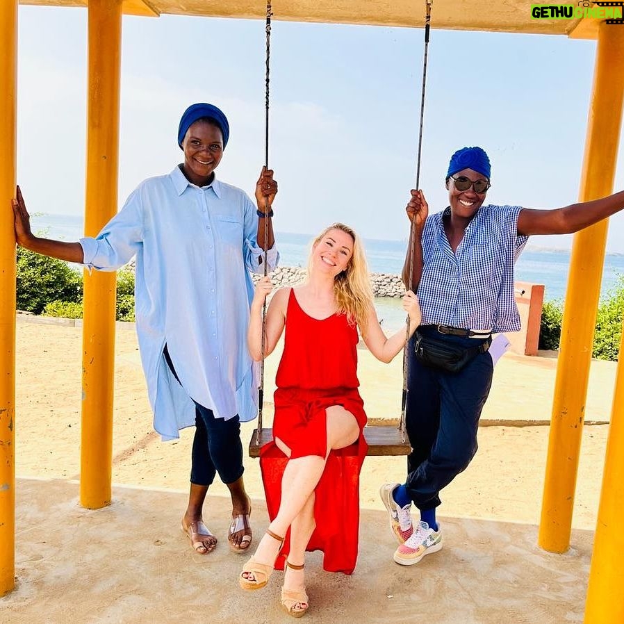 Maud Baecker Instagram - ♥️☀️💙Avec mes Reines ☀️👑 🇸🇳✨🎬🌊🍀💚💛❤️ @yayouprincesserasta @khadysara #tournage #senegal 💋