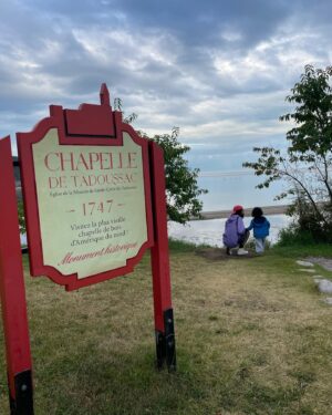 Maude Harcheb Instagram - Anse St Jean / Petit Saguenay / Tadoussac - Jour 11 et 12

- Beaucoup de bOoootey et un tout petit caillou
- « oui ok, je suis papa panda roux et je veux bien une friandise à la betterave »
- une déco vreuuuument marino rustico rococo
- risquer tous les dangers 
- j’ai plus les mots 
- moi dans le déni quand je réalise que le voyage se finit bientôt. C’est faux ! Menteurs.

*soupir de bonheur* 🥰
