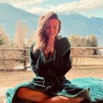 Maude Hirst Instagram – 💙STOP SCROLLING AND BREATHE💙

#breathwork #breath #slowdown #mindfulmoments #calm #anxietyrelief #meditation #maudehirst #trendingreels #inspiration 
@my_arbor