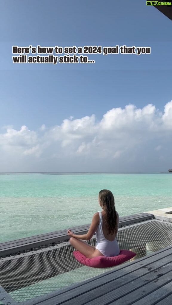 Maude Hirst Instagram - 🩵A NEW YEAR GOAL YOU’LL KEEP🩵 Don’t focus on external achievements, instead focus inwards on how you want to feel! WHAT DO YOU WANT TO FEEL IN 2024? P.S I am not currently in this beautiful sunny location @fsmaldives - I’m in rainy London but dreaming of sunnier days ✨ #newyear #newyeargoals #newyearsameme #feelings