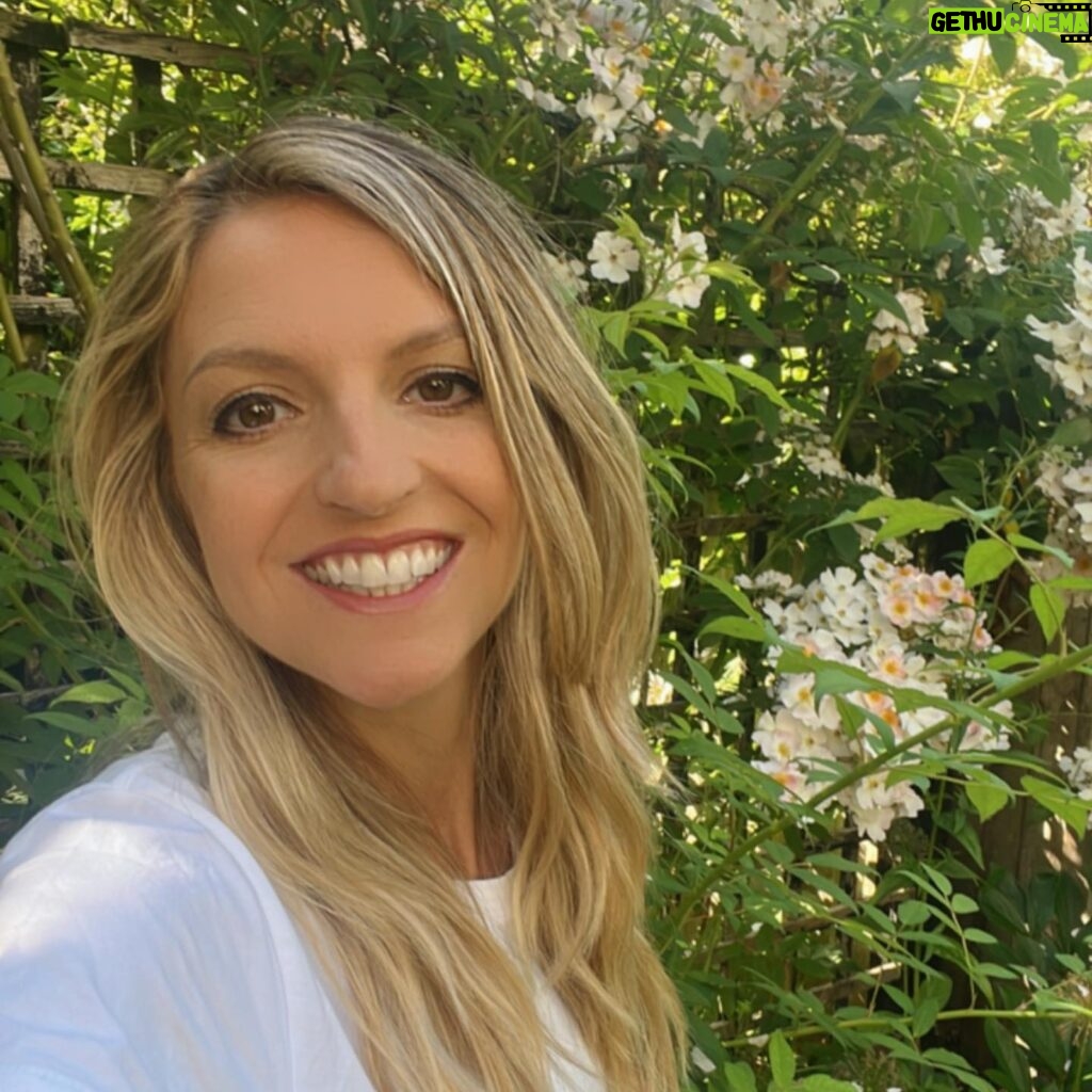 Maude Hirst Instagram - ☀️HAPPY SUMMER SOLSTICE☀️ Head to the link in my bio for a FREE SOLSTICE MEDITATION RITUAL @maudehirst The Summer Solstice is the longest day of the year, a time of illumination and action. ❄️The colder winter months are a time of reflection and hibernation 🌻The spring a time for setting intentions ☀️The Summer is about moving into the warmth, being brave & TAKING ACTION Scroll along to read the ORACLE CARD I have pulled for this solstice! RITUAL 🕯️light a candle ✍🏻write your summer intentions 🧘🏼‍♀️listen to my solstice meditation Enjoy your ritual and move forwards towards your goals ☀️ #summersolstice #intentions #summer #meditation #ritual 🃏by the amazing @rebeccacampbell_author @hayhouseuk @hayhouseinc