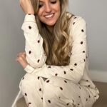 Maude Hirst Instagram - @chelseapeersnyc have partnered with meditation specialist @maudehirst this Blue Monday on a short and simple breathing and meditation exercise that we hope will bring some calm and positivity to your day. Enjoy! 🧘🏽‍♀️😌 #bluemonday #meditation #chelseapeers #pyjamas #newyear #breathing #wellness #mindfulness