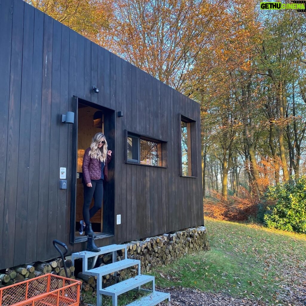 Maude Hirst Instagram - 🍁UNPLUGGED🍁 A little glimpse from our time at the beautiful @unplugged.rest last week! 🤍We Disconnected to Reconnect🤍 So much of our time is spent chasing life and running so fast that we often forget to breathe and take it all in. But what are we really chasing and where are we running towards? STOP AND TAKE SOME TIME TO BREATHE 🌬️ Life is a gift. Don’t miss it by chasing the next thing. Thanks @unplugged.rest for reminding us of the importance to slow down and connect. Find yourself somewhere you can disconnect from it all. It’s the best. #disconnecttoreconnect #digitaldetox #prtrip #unplugged #natureisbeautiful