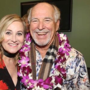 Maureen McCormick Instagram - Rest In Peace #JimmyBuffett 🌴🌺🦜 Thank you for all the kindness and joy you and your music have brought to this world. It always takes me to a beautiful place. And thank you Greg Garcia for inviting me to this special night #escapetomargaritaville #escapetomargaritavillemusical . It will live in my heart forever.❤️ My deepest condolences to Jimmy’s family and loved ones.