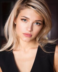 Actress Max Reeves HD Instagram Photos and Wallpapers June 2024