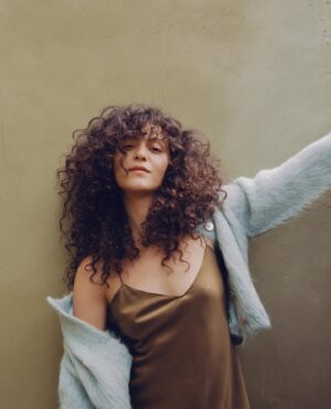 May Calamawy Instagram - ✌🏽هلا والله 
⁣
📷: @ryanpfluger 
hair   makeup: @saishabeecham 
⁣