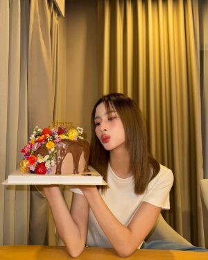 Maya Chanitcha Pimthong Instagram - turning 24 🧚🏻‍♀️✨
thank you @ch3thailand  for the birthday cake ka 🤍