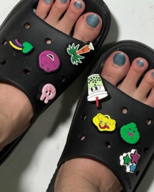 Maya Chanitcha Pimthong Instagram - สงกานต์นี้ต้องใส่ #crocs #crocsth เท่านั้น !! 🍒🌞