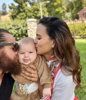 Maya Stojan Instagram - While I was pregnant with Leo I told myself that I would never be that mom that shares pictures of her kid all the time. Cut to 😳
He just brings me so much joy and I hope he sparkles your day too! 💫
Sweet fact: The shirt I’m wearing belonged to @toddclever ‘s mom, my beautiful mother in law. ♥️