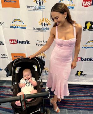 Maya Stojan Instagram - Yesterday, I got to celebrate the HomeLight Family Living’s 27th Anniversary and Mother’s Day Celebration! 
I’m so thankful to The Midnight Mission for inviting me to once again host this beautiful event. 
I’m incredibly inspired by all of our honorees, alumni and current participants who show considerable commitment to breaking the cycle of poverty and huge efforts in providing a bright future for their children. 
It is a true privilege to be a part of the Midnight Mission family and over the next few months and years, I hope that together, we can do more to help families experiencing homelessness. Because despite false beliefs, most people living in homelessness aren’t choosing this “lifestyle” and they do want help. They deserve our love, respect and acknowledgment. 
You don’t know someone’s journey until you’ve heard it, let alone lived it. 
Please follow @themidnightmission and @homelightfamily to share your support in any which way that you can! 
Thank you 💖