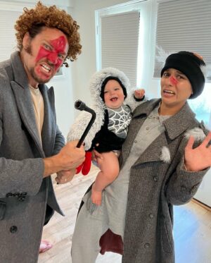 Maya Stojan Instagram - Happy Halloween you filthy animals! 
Harry: "Why the hell did you take your shoes off?"
Marve: "Why the hell are you dressed like a chicken?"
(Leo is dressed as Buzz McCallister’s tarantula)
#thewetbandits #homealone
