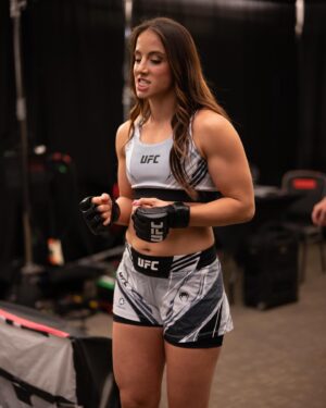 Maycee Barber Instagram - Instagram vs. Reality 😂💀 

Clearly always ready for the camera! 📸 #mma #ufc #thefuture #funny