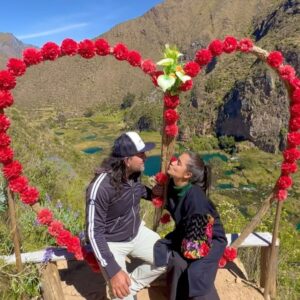 Mayella Lloclla Instagram - Hoy es otro día más que te AMO ❤️ Feliz día del Amor @jhefryvasquez ❤️‍🔥🔥😍
#sanvalentin #FelizDíaDelAmor #felizdiadelamorylaamistad