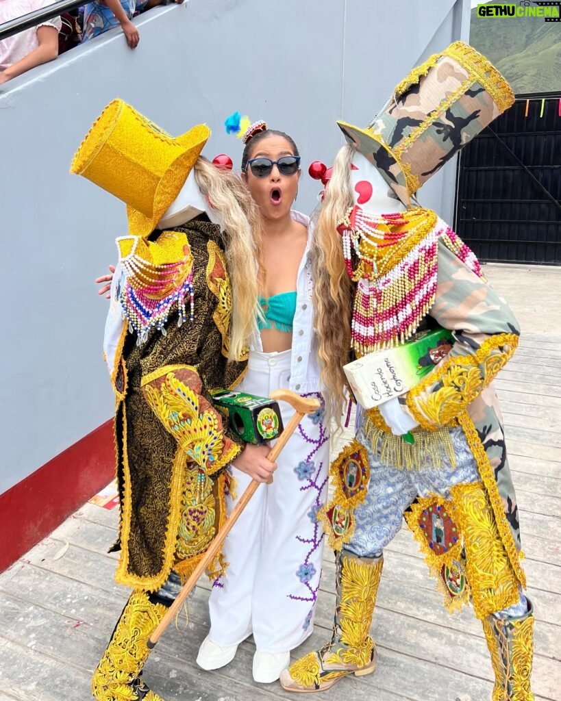 Mayella Lloclla Instagram - Hoy se acaba la celebración Navideña más Extensa del Perú “La Festividad de los Negritos de Huánuco” y cabe resaltar que esta festividad es Patrimonio Cultural de la Nación ♥️ 🇵🇪 Ay tengo tantas ganas de contarles lo que estoy preparando para ustedes , este 2024 se viene a lo Grande , ya lo Decreté … Pronto para ustedes … Mi bello pantalón , casaca bordado a mano inspirado en la festividad de los negritos de Huánuco y mi top tejido a mano de @cora.hechoamano 💕 #festividaddelosnegritosdehuánuco #Huánuco #perú #patrimonioculturaldlanqcion #ModoBicentenario #Bicentenario #bicentenarioperú2024