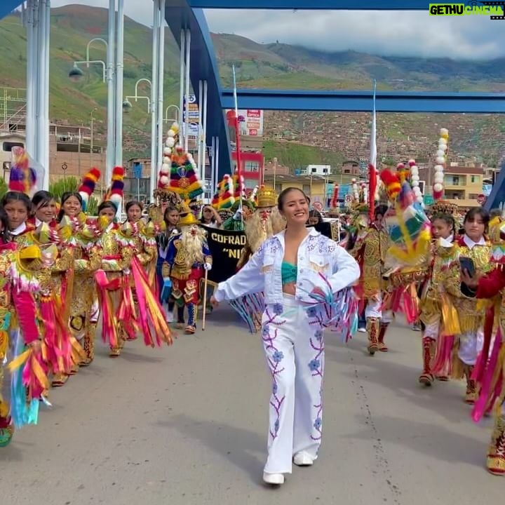 Mayella Lloclla Instagram - Hoy se acaba la celebración Navideña más Extensa del Perú “La Festividad de los Negritos de Huánuco” y cabe resaltar que esta festividad es Patrimonio Cultural de la Nación ♥️ 🇵🇪 Ay tengo tantas ganas de contarles lo que estoy preparando para ustedes , este 2024 se viene a lo Grande , ya lo Decreté … Pronto para ustedes … Mi bello pantalón , casaca bordado a mano inspirado en la festividad de los negritos de Huánuco y mi top tejido a mano de @cora.hechoamano 💕 #festividaddelosnegritosdehuánuco #Huánuco #perú #patrimonioculturaldlanqcion #ModoBicentenario #Bicentenario #bicentenarioperú2024