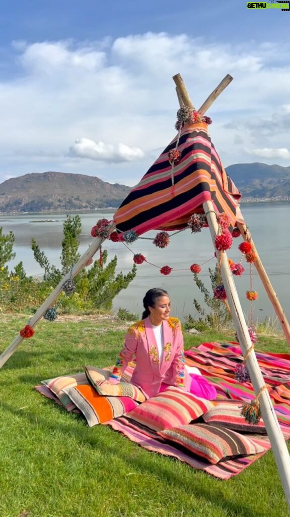 Mayella Lloclla Instagram - Después de un día largo trabajando en la fiesta de la virgen de la candelaria llegar al maravilloso @ghl_lagotiticaca y relajarte, un sueño ✨🥰 en un próximo video muestro la Fiesta de la Virgen de la Candelaria ✨ Outfit @cora.hechoamano ♥️ #puno #visitpuno #visitperu #peru #latam