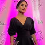 Mayella Lloclla Instagram - Para los amantes del buen cine ya se Inauguró su edición número 15 🎂 de “El Festival de cine Al Este” que traen año a año Una selección de las mejores películas independientes del cine internacional y en especial de Europa del Este que ya está a disposición del público peruano hasta el 09 de junio, y por supuesto también hay una sección de Cine peruano , así que sigan su página @alestefestival para que no se pierdan toda la programación y actividades que tienen para nosotros 🎬🍿🎥 Mi bello enterizo pintado y bordado a mano es de @cora.hechoamano 💕 mi Make up de @juliocesarneyra1 #cine #largometrajes #europa #mayellalloclla #asia #peliculas #aleste #movie #festival