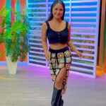 Mayella Lloclla Instagram - Gracias por la invitación @masconectadostv hablamos de mi villancico “Hoy Es navidad” y comí un cevichito preparado por @pisu.cocina , bailamos y gozamos que rico es nuestro Perú, los abrazo a todos gracias @gpmorenoa @soygianotti y @raulromerovalle gran inicio de Lunes ☀️❤️‍🔥🫶🏼 Antes que me pregunten: Mi falda y top a crochet de @cora.hechoamano Make up : @juliocesarneyra1 Aretes : @caobymayellalloclla #mayellalloclla #hoyesnavidad #crochet #modaperuana #fibras