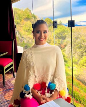 Mayella Lloclla Instagram - Hermosas postales en Puno en el gran hotel @ghl_lagotiticaca 

Mis outfits @cora.hechoamano 
Mi maquillaje y peinado @juliocesarneyra1 

#puno #lagotiticaca #viaje #Perú
